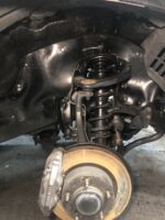 Комплект посиленого брудозахисту моторного відсіку з набором кліпс для Toyota Land Cruiser 200 - Зображення 12