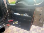 Відкидний стіл на двері багажника Land Rover Defender L663 - Зображення 12