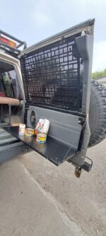 Відкидний стіл на двері багажника Nissan Patrol Y61 - Зображення 8