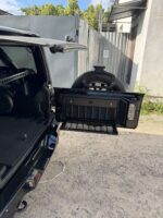 Відкидний стіл на двері багажника Jeep Wrangler JL/JK - Зображення 7