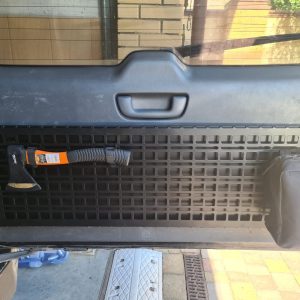 Відкидний стіл на двері багажника