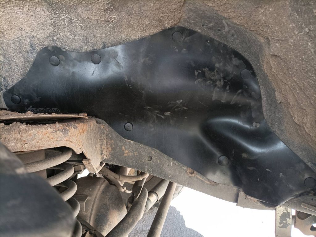 Комплект посиленого брудозахисту моторного відсіку з набором кліпс для Nissan Patrol Y61