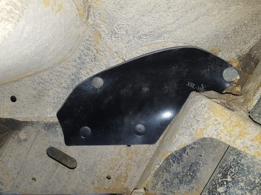 Комплект посиленого брудозахисту моторного відсіку з набором кліпс для  Nissan Patrol Y60 (1987-1997)