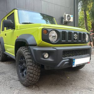 Відкидна рамка номерного знака для встановлення на клюз лебідки