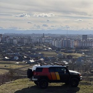 Експедиційний багажник на дах із рейлінгами