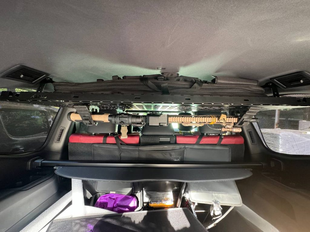 Полиця під стелю в багажник Toyota Land Cruiser 300