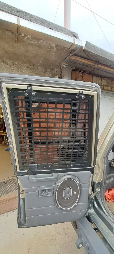 Molle (Молле) панель для дверей багажника Nissan Patrol Y60