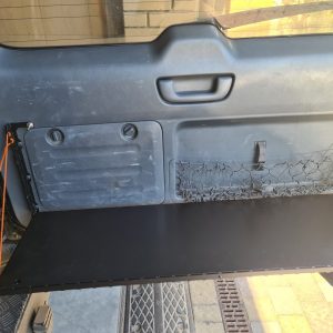 Відкидний стіл на двері багажника