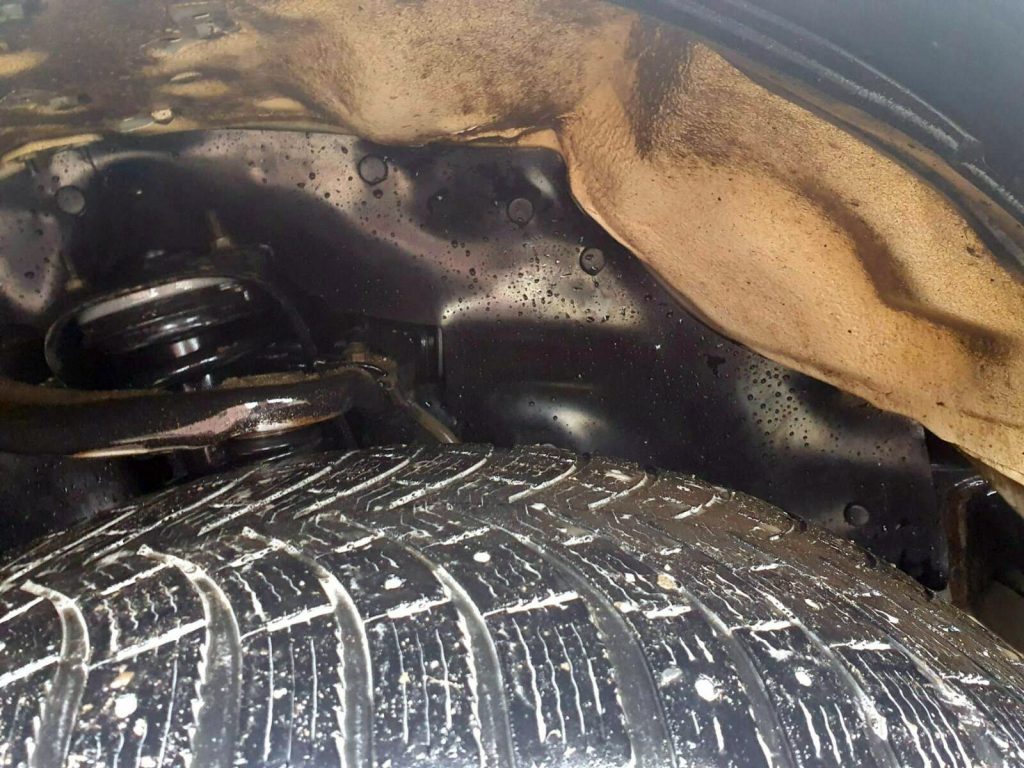 Комплект посиленого брудозахисту моторного відсіку з набором кліпс для Toyota Hilux G8 (2015-т.ч.)