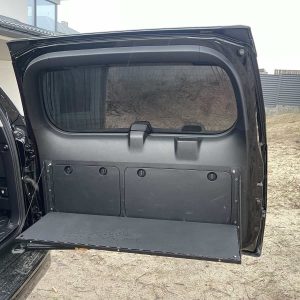 Відкидний стіл на двері багажника Toyota Land Cruiser Prado 90