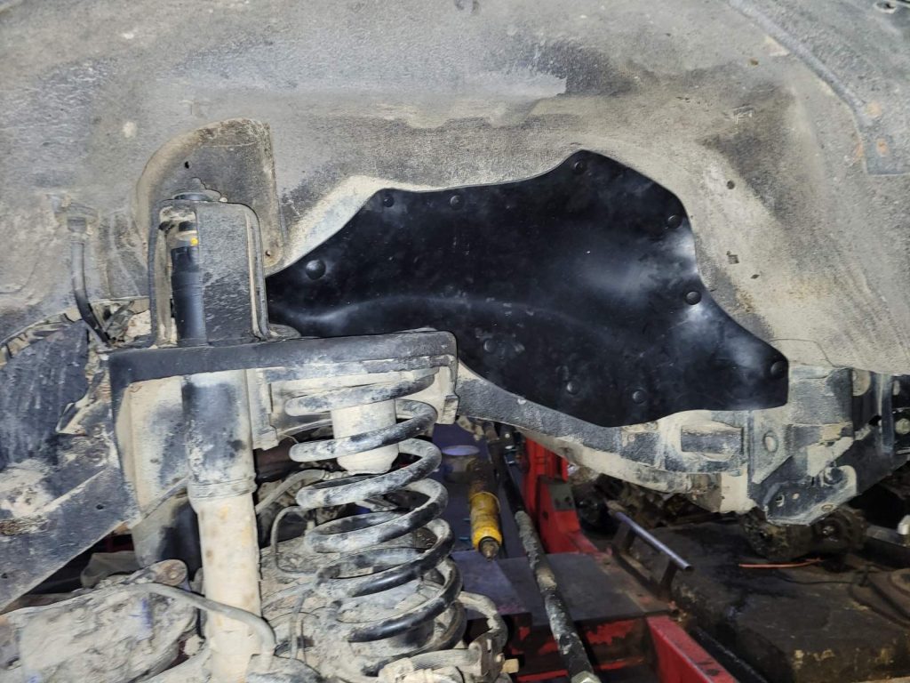 Пильник моторного відсіку передня права частина для Nissan Patrol Y61 (1997-2010)