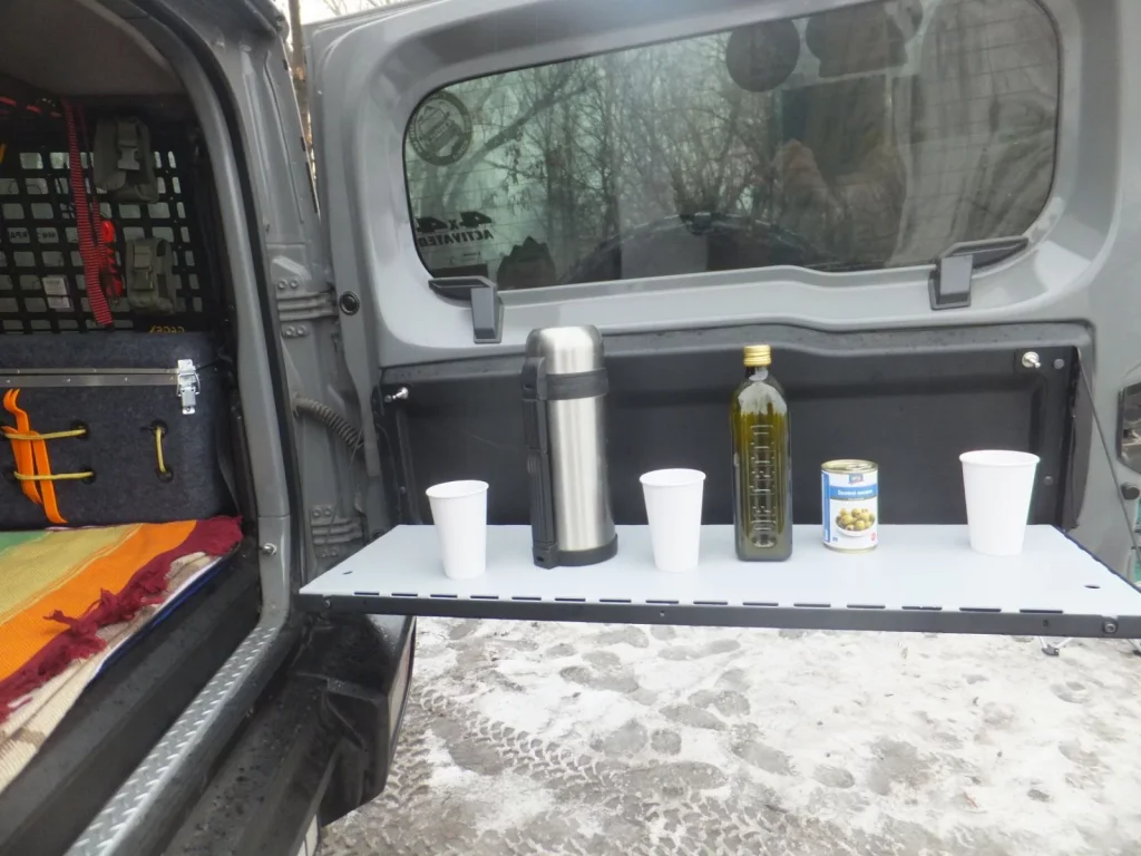 Відкидний стіл на двері багажника Suzuki Jimny (2018+)