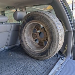 Кронштейн запасного колеса в багажник Toyota Land Cruiser 100