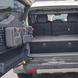 Відкидний експедиційний стіл на двері багажника Toyota FJ Cruiser — складний стіл MOLLE для кемпінгу та off-road
