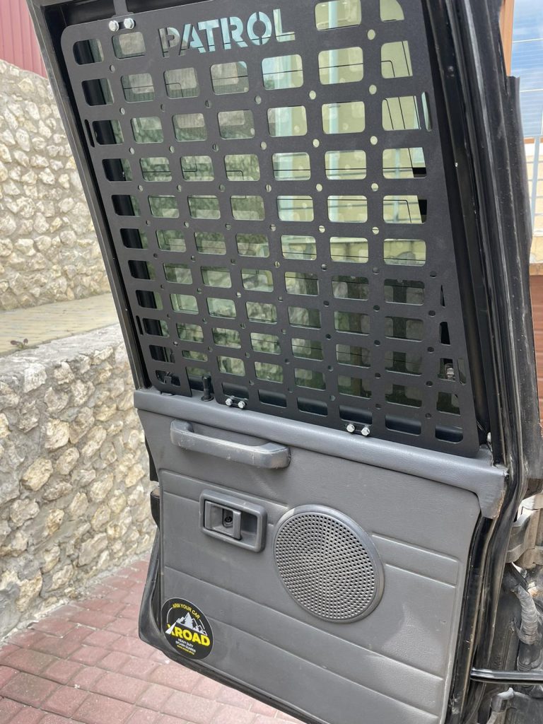 Molle (Молле) панель для дверей багажника Nissan Patrol Y60