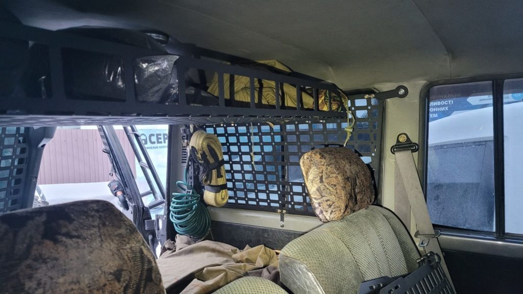 Полиця під стелю в багажник для Nissan Patrol Y60