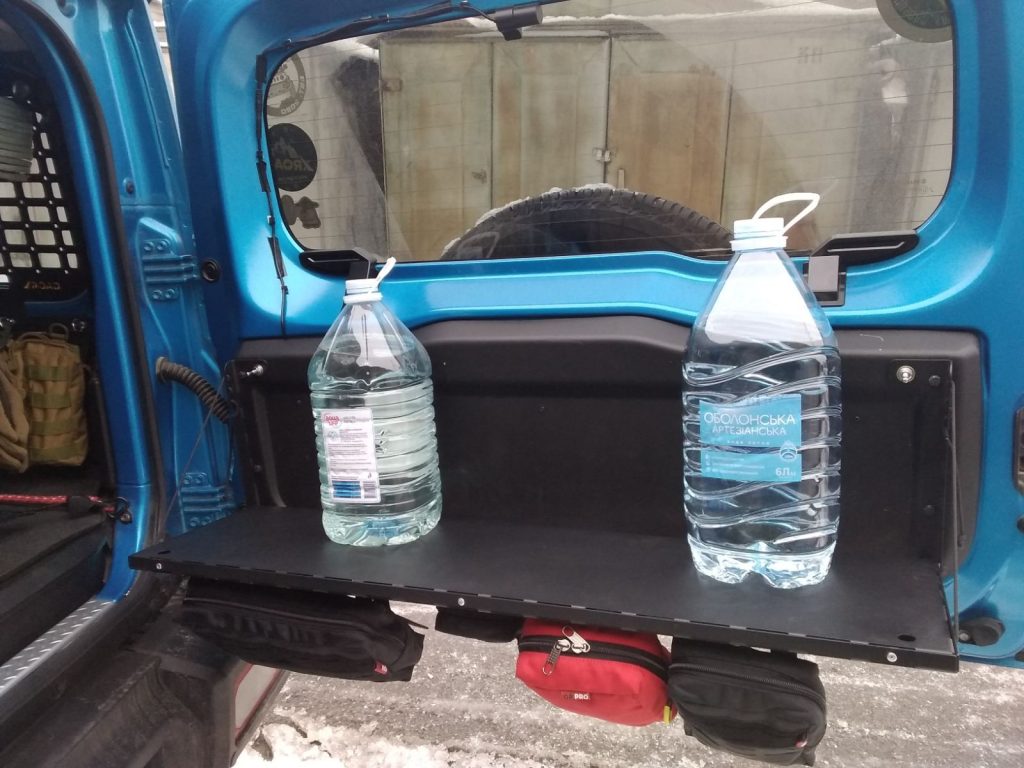 Відкидний стіл на двері багажника Suzuki Jimny (2018+)