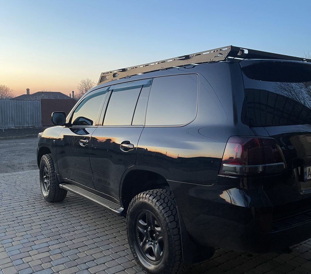 Експедиційний багажник на Toyota Land Cruiser 200