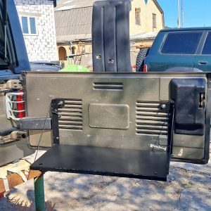 Відкидний експедиційний стіл на двері багажника Jeep Wrangler TJ — складний стіл MOLLE для кемпінгу та off-road