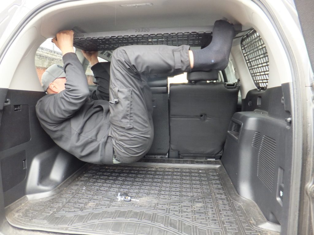 Полиця під стелю в багажник Toyota Land Cruiser 80