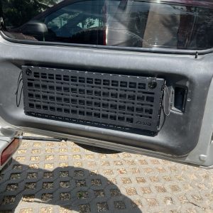 Відкидний експедиційний стіл на двері багажника Suzuki Jimny JB 23/33/43/53 (1998–2018)— складний стіл MOLLE для кемпінгу та off-road