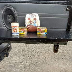 Відкидний стіл на двері багажника Nissan Patrol Y61