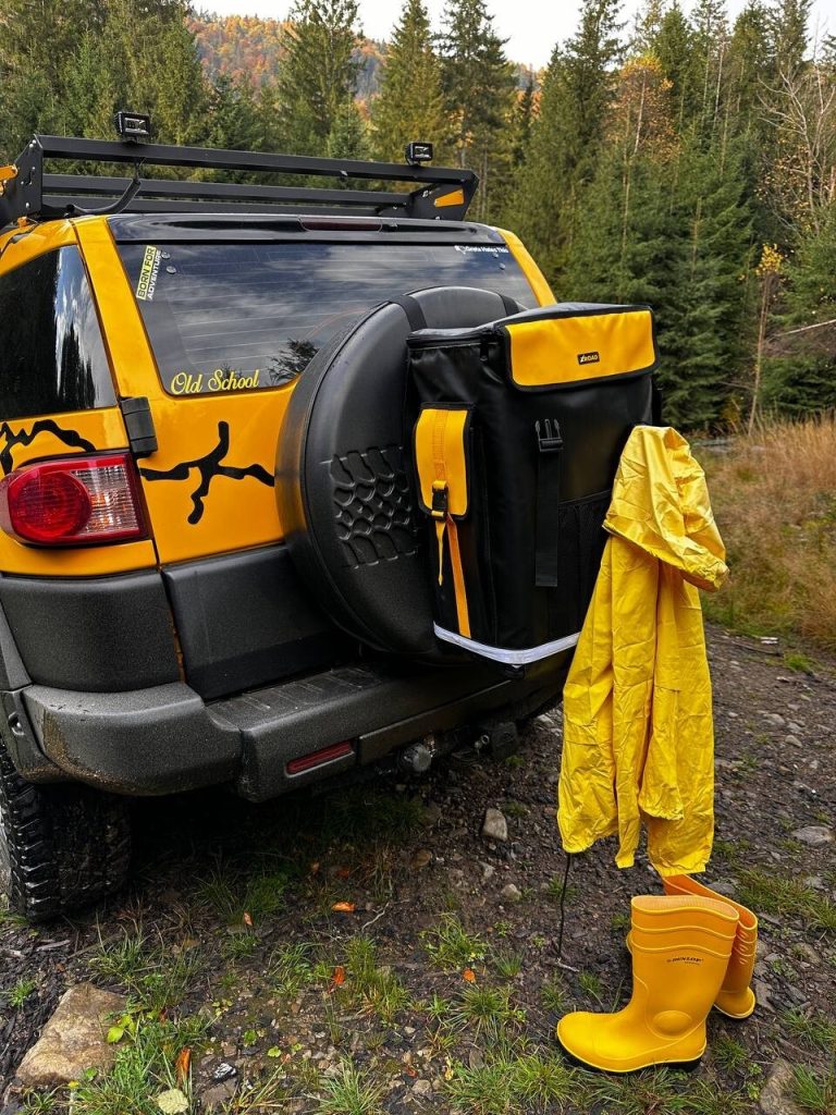 Сумка на запасне колесо на двері багажника