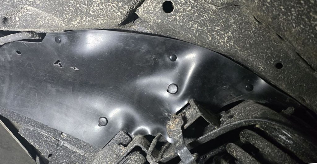 Комплект посиленого брудозахисту моторного відсіку з набором кліпс для Mitsubishi Pajero Sport G3 (2014-т.ч.)