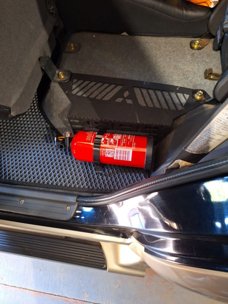 Молле панель для вогнегасника на Mitsubishi Pajero Sport 1