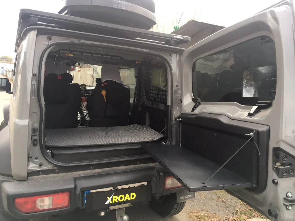 Відкидний стіл на двері багажника Suzuki Jimny (2018+)