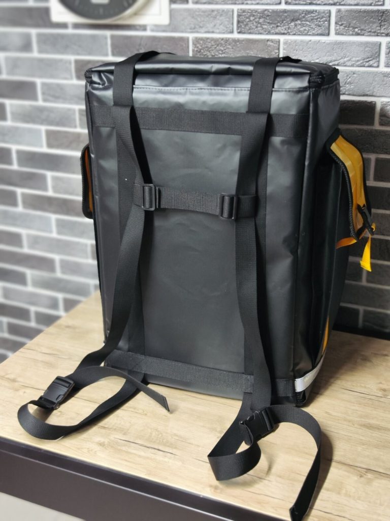 Сумка на запасне колесо на двері багажника