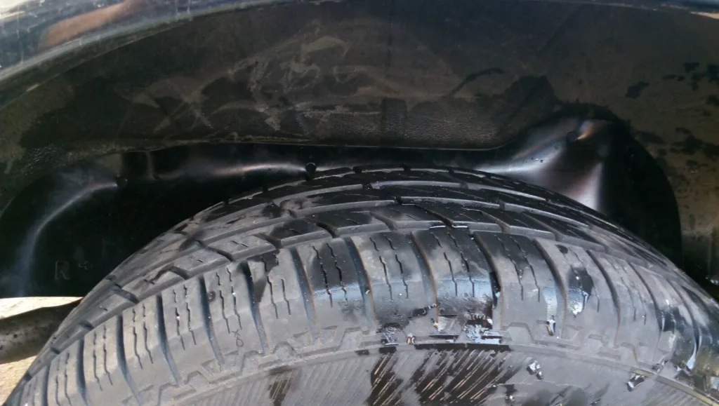 Комплект посиленого брудозахисту моторного відсіку з набором кліпс для Mitsubishi L200 G3 (1996-2004)