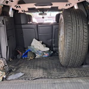 Кронштейн запасного колеса в багажник Toyota Land Cruiser 200