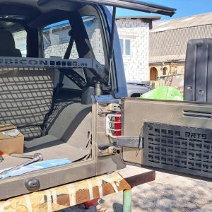 Відкидний експедиційний стіл на двері багажника Jeep Wrangler TJ — складний стіл MOLLE для кемпінгу та off-road