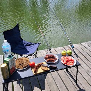 Відкидний стіл на двері багажника