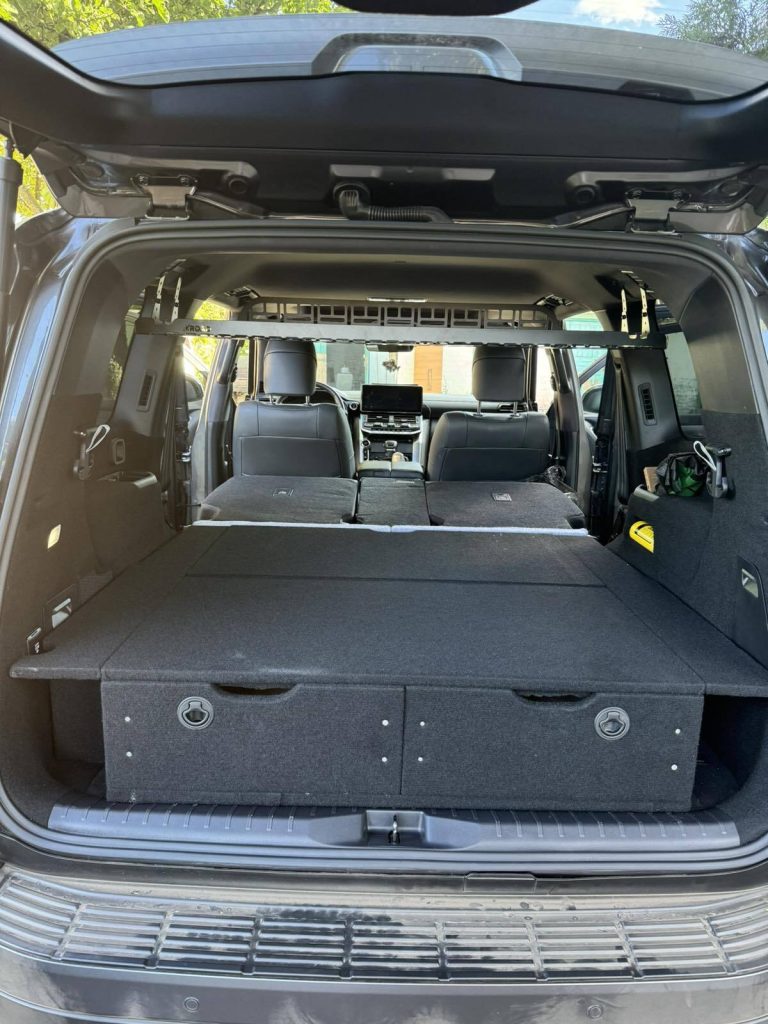 Полиця під стелю в багажник Toyota Land Cruiser 300