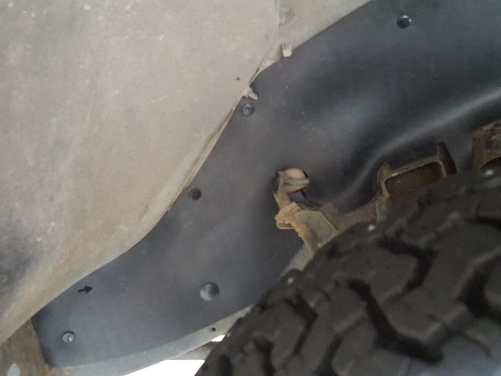 Комплект офроудних пильників моторного відсіку з набором кліпс для Nissan NP300/Navara (1997-2004)