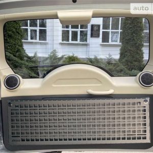 Відкидний стіл на двері багажника Toyota Land Cruiser Prado 90