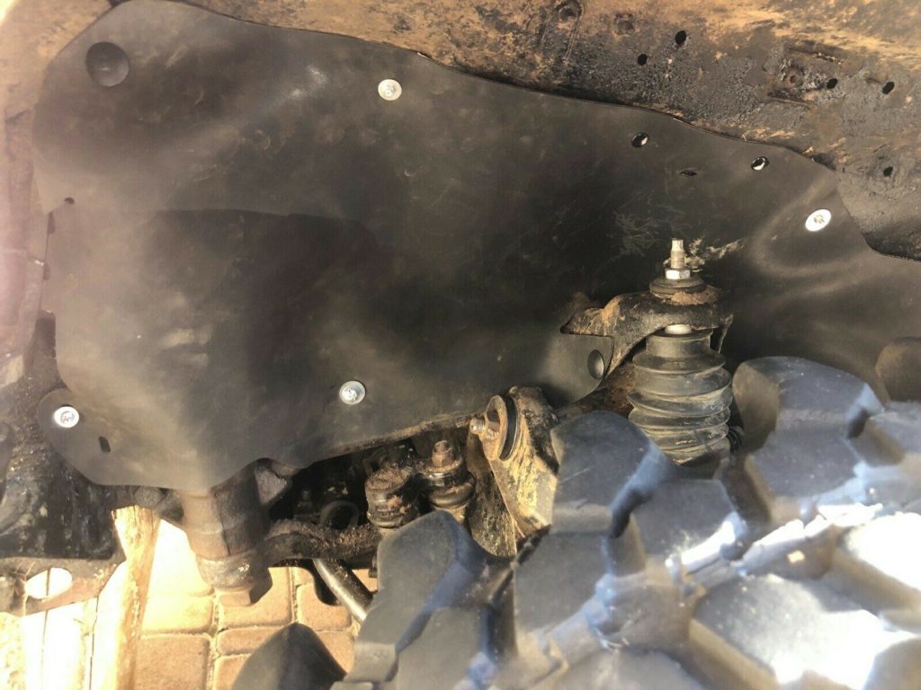 Комплект офроудних пильників моторного відсіку з набором кліпс для Nissan Terrano (1985-1995)