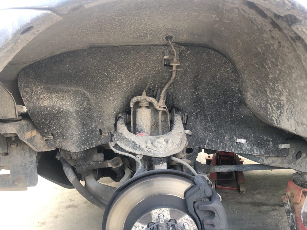 Комплект посиленого брудозахисту моторного відсіку з набором кліпс для Mitsubishi L200 G3 (1996-2004)