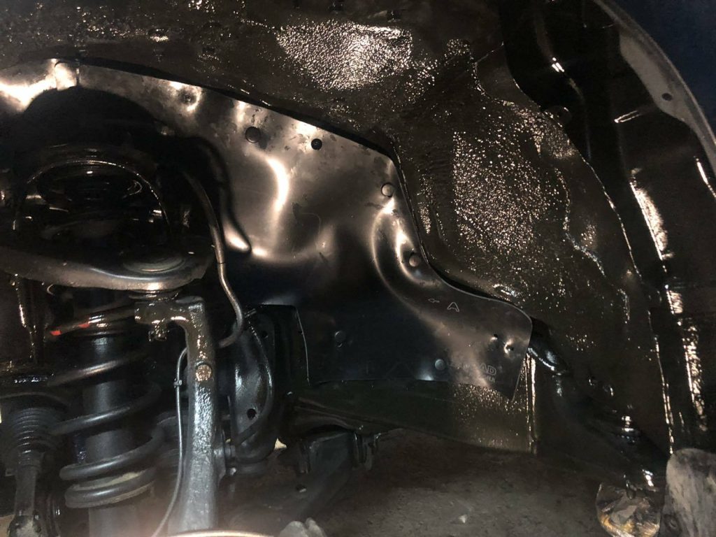 Комплект посиленого брудозахисту моторного відсіку з набором кліпс для Toyota Land Cruiser 200