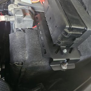 Кріплення на акумулятор для додаткових реле і запобіжників