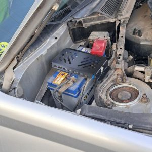 Кріплення на акумулятор для додаткових реле і запобіжників