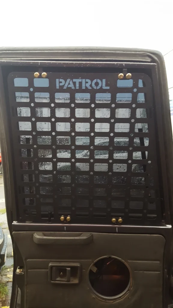 Molle (Молле) панель для дверей багажника Nissan Patrol Y60