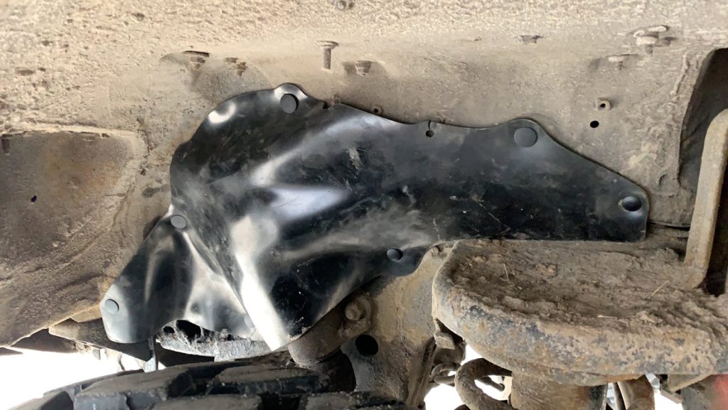 Комплект посиленого брудозахисту моторного відсіку з набором кліпс для Nissan Patrol Y61