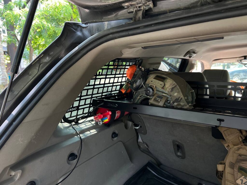 Полиця в багажник Jeep Grand Cherokee WK1