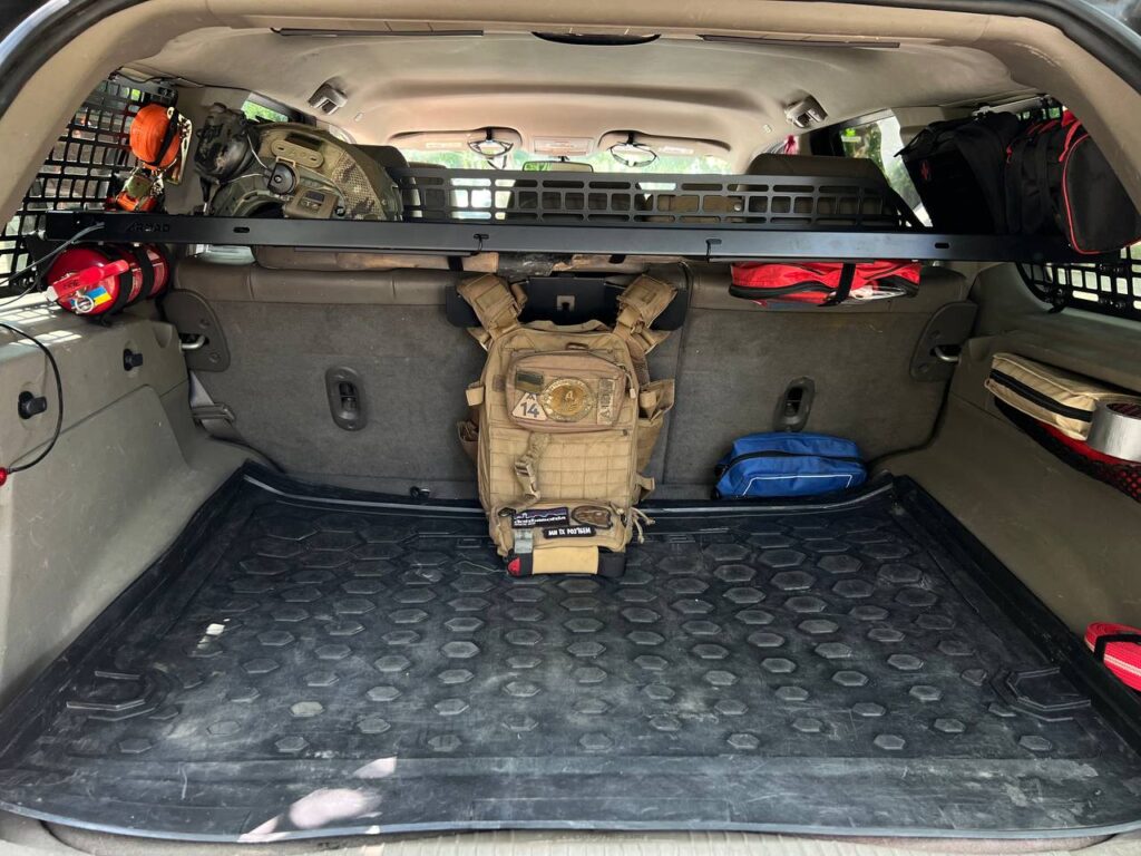 Полиця в багажник Jeep Grand Cherokee WK1