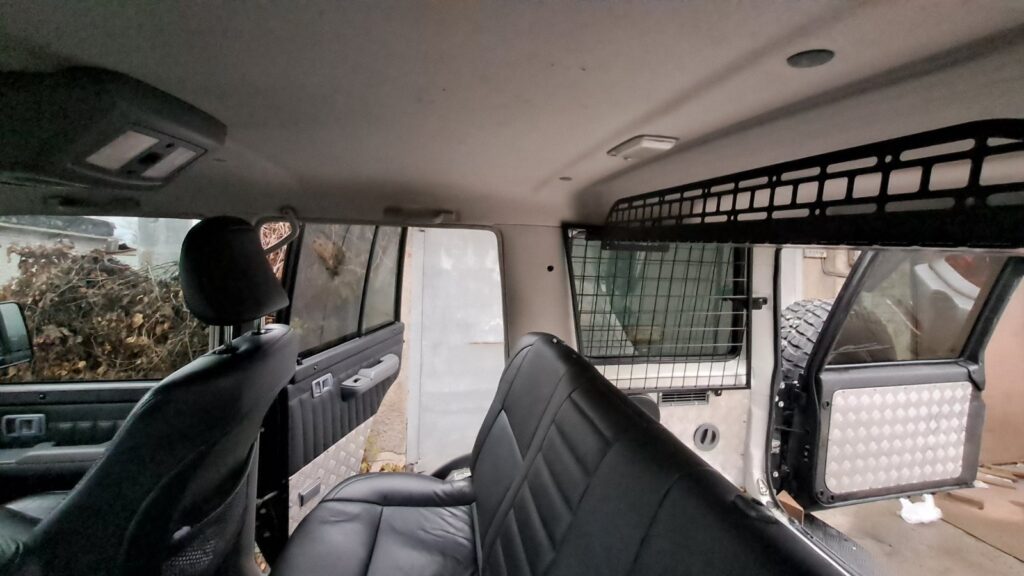 Вантажна полиця під стелю в багажник Toyota Land Cruiser 70й серії