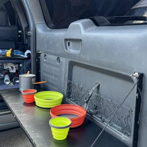 Відкидний стіл на двері багажника Prado 120 / Lexus GX470 — експедиційний складний MOLLE стіл