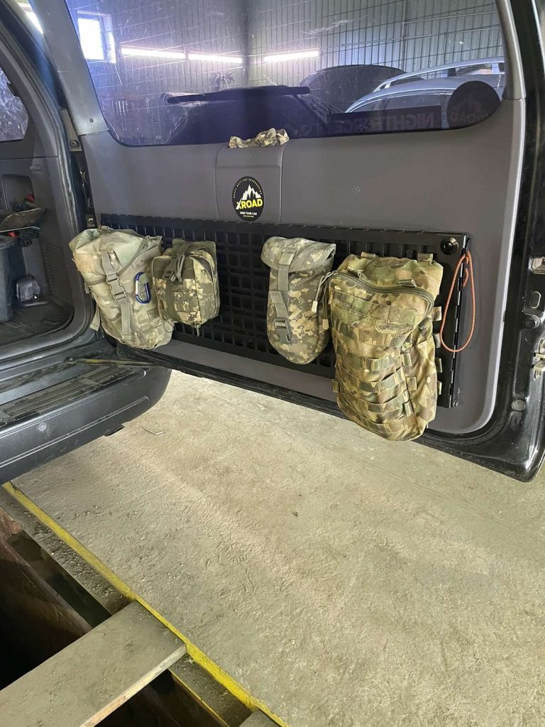 Відкидний стіл на двері багажника Prado 120 / Lexus GX470 — експедиційний складний MOLLE стіл